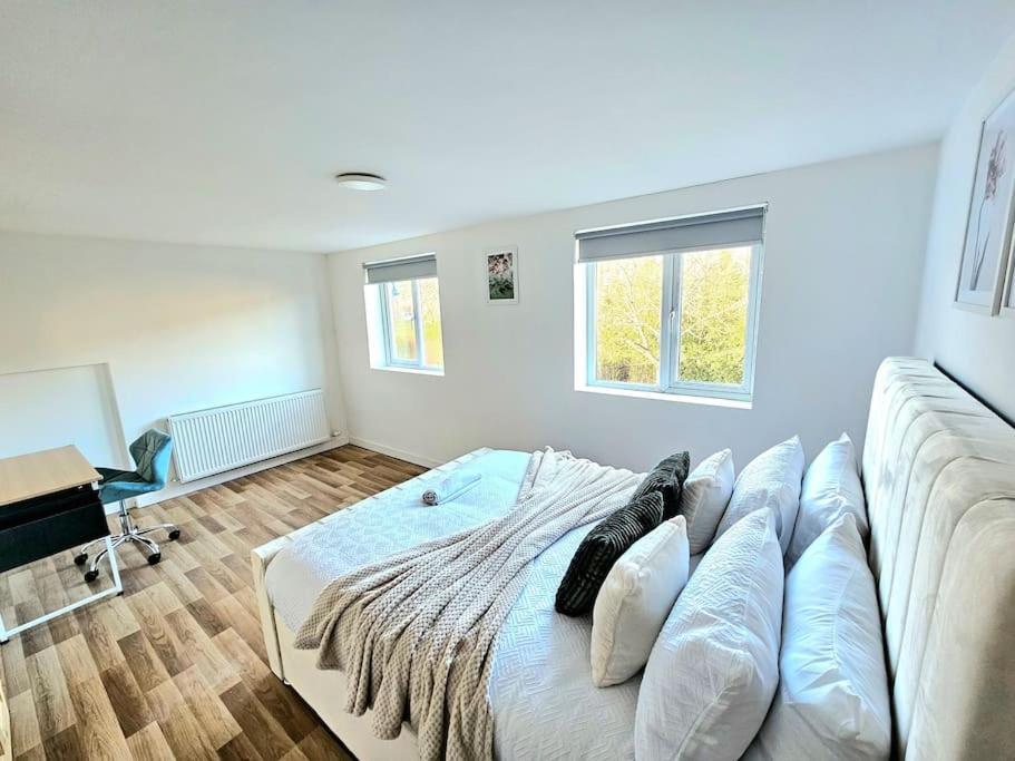 Spacious Haven With Free Parking Glasgow Eksteriør bilde