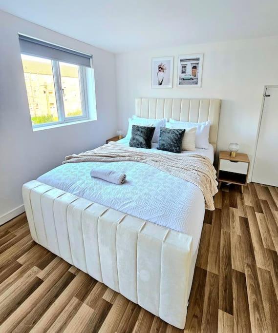 Spacious Haven With Free Parking Glasgow Eksteriør bilde