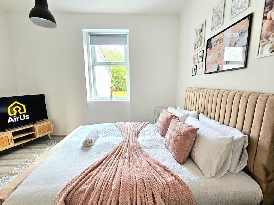 Spacious Haven With Free Parking Glasgow Eksteriør bilde