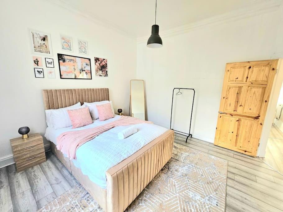 Spacious Haven With Free Parking Glasgow Eksteriør bilde
