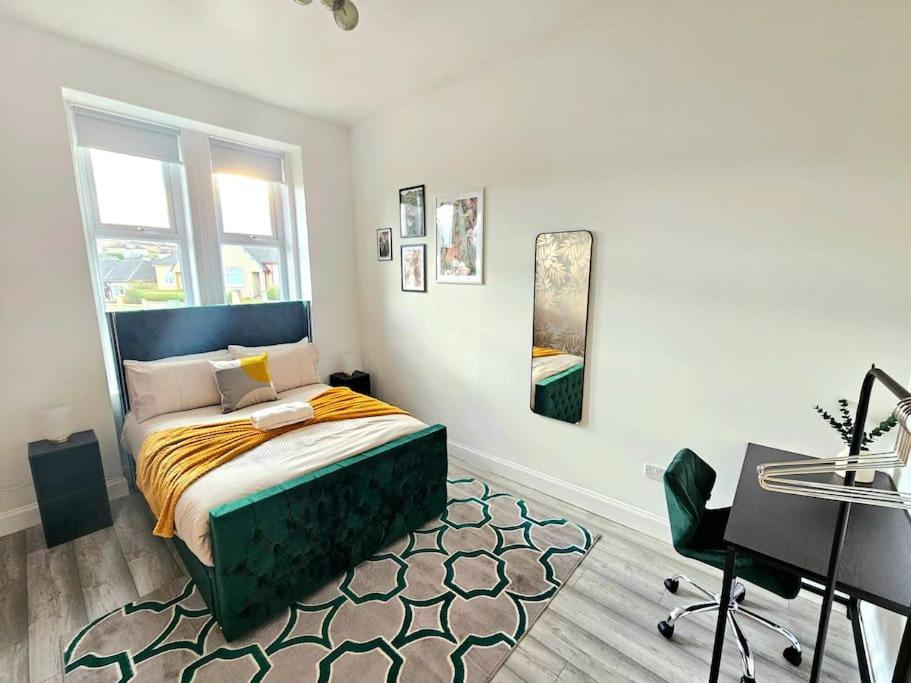 Spacious Haven With Free Parking Glasgow Eksteriør bilde