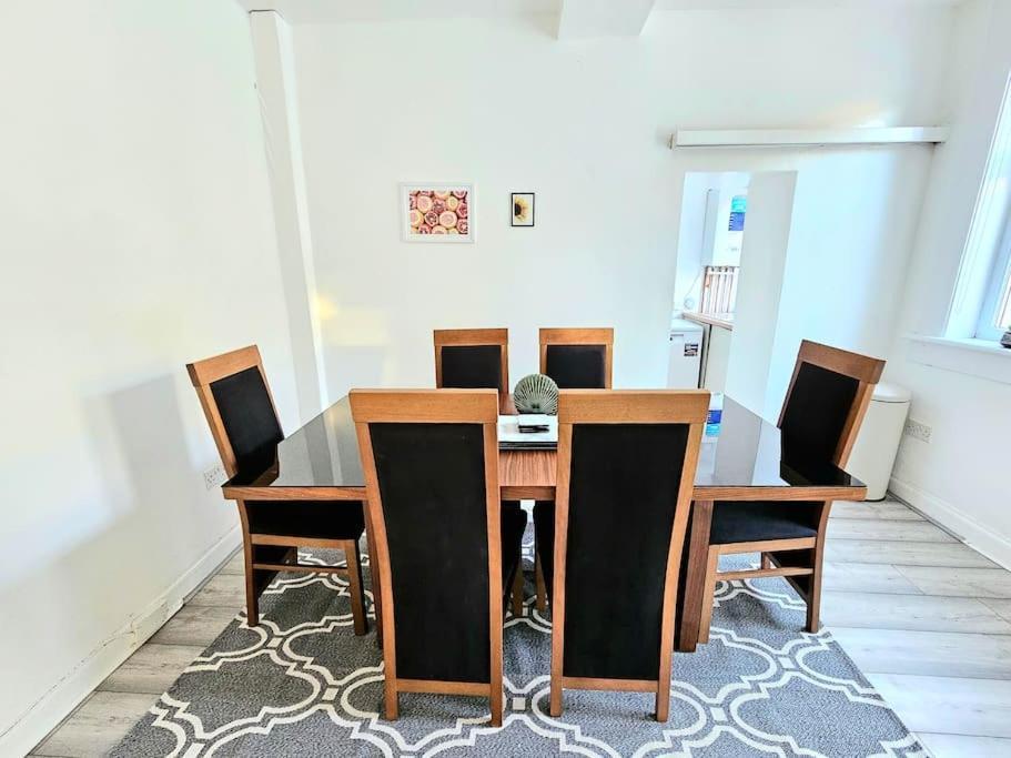 Spacious Haven With Free Parking Glasgow Eksteriør bilde