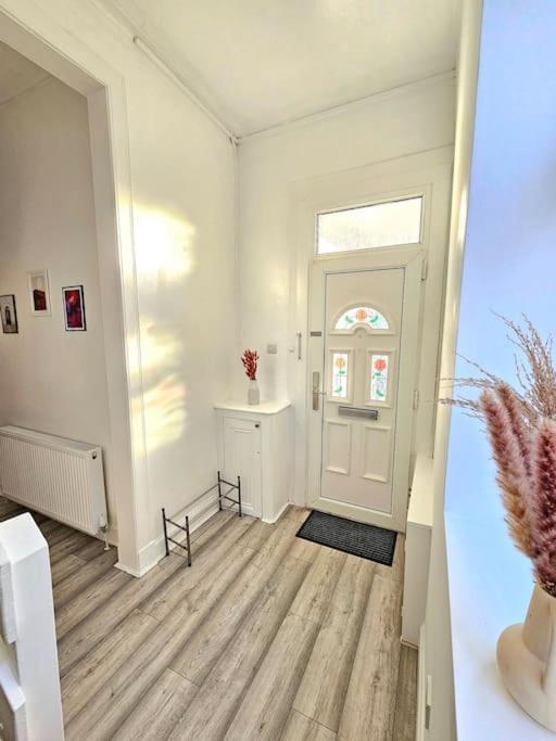 Spacious Haven With Free Parking Glasgow Eksteriør bilde