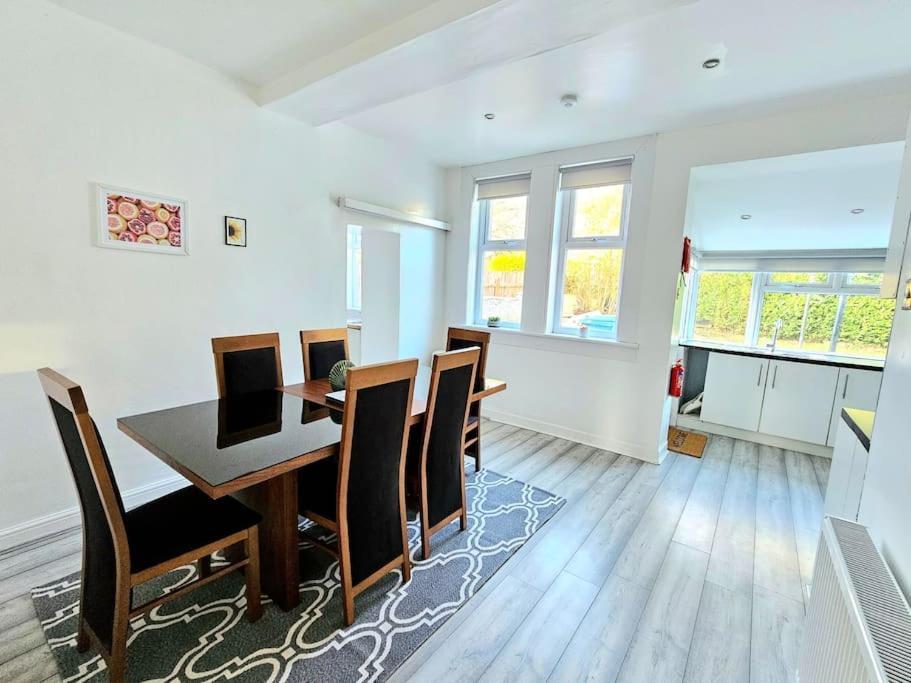 Spacious Haven With Free Parking Glasgow Eksteriør bilde