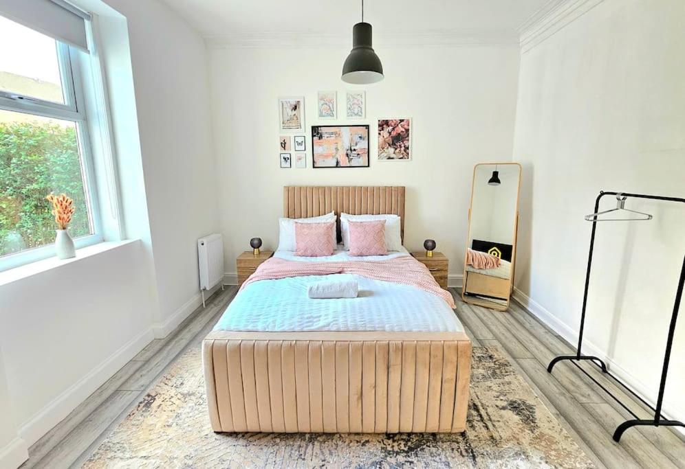 Spacious Haven With Free Parking Glasgow Eksteriør bilde